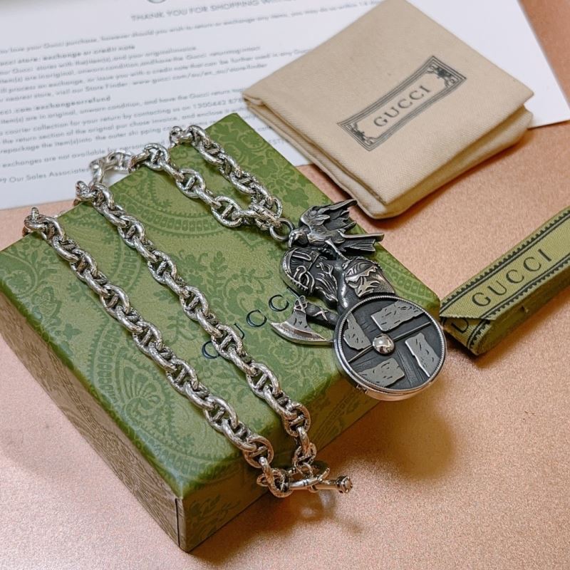 G*u*i necklaces